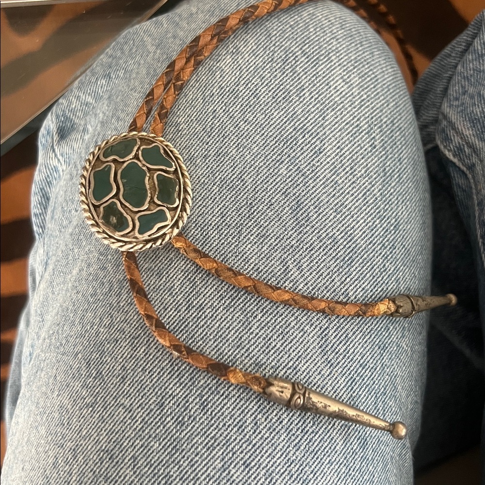 VTG leather bolo tie✨